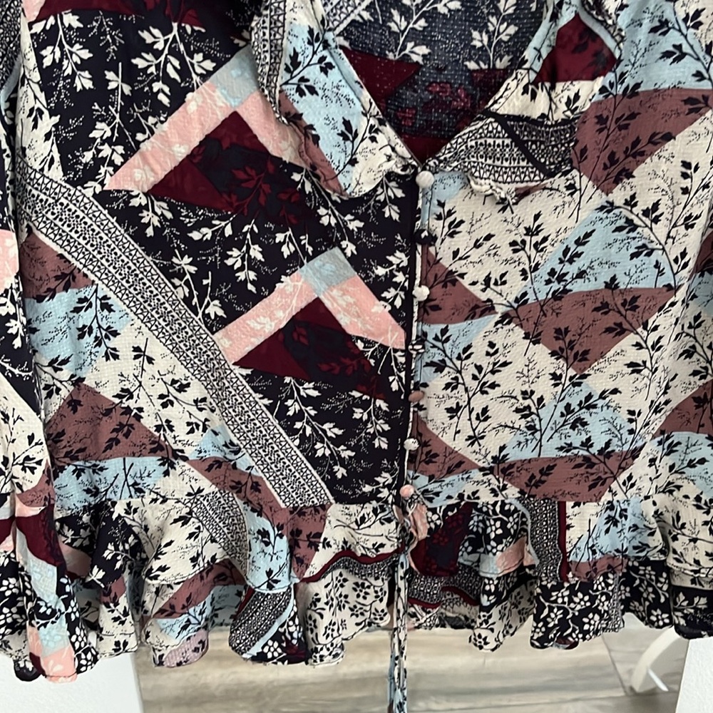 Jessica Simpson Bohemian Flutter Sleeve Blouse - Picture 3 of 8